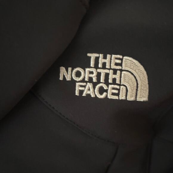The North Face Black Ski Jacket for Ultimate Winter Performance - Picture 12 of 16